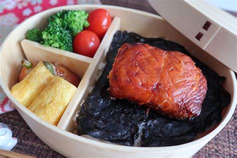 Sake Nori Bento Bento With Salmon Nori And Japanese Omelette 鮭のり弁当