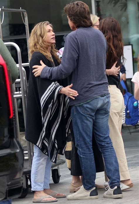 jennifer aniston goes makeup free as she hugs jason bateman at airport hollywood life
