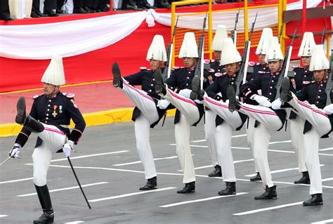 Imágenes Del Desfile Cívico Militar Del Perú Noticias Taringa