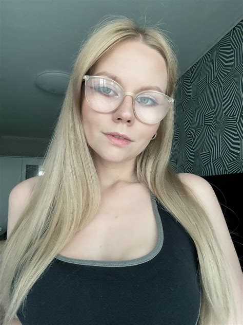Just Cute Blonde Girl 🤭 Rsfwgirlsinglasses
