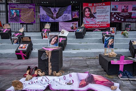 Madres víctimas de feminicidio y desaparición resisten en plantón en el