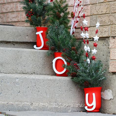 50 Best Outdoor Christmas Decorations For 2021 Outdoor Christmas Tree