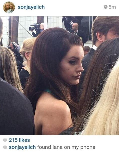 Lorde's mom took a photo of Lana Del Rey at the Golden Globes. Hmm
