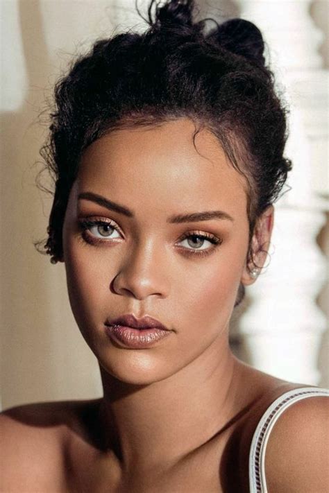 28 Best Natural Makeup For Black Women To Look Beautiful Rihanna Hairstyles Rihanna Makeup