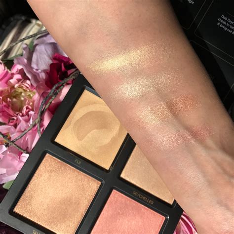 Huda Beauty 3d Highlighter Palette Review Ali And Her