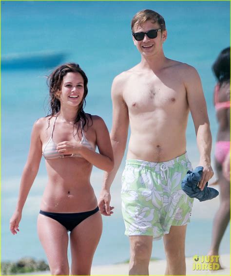 Hayden Christensen Shirtless Beach Day With Rachel Bilson Photo