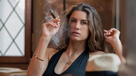 Reasons Why We Love Women And Cigars A Gentlemans World Cigar Girl Hd