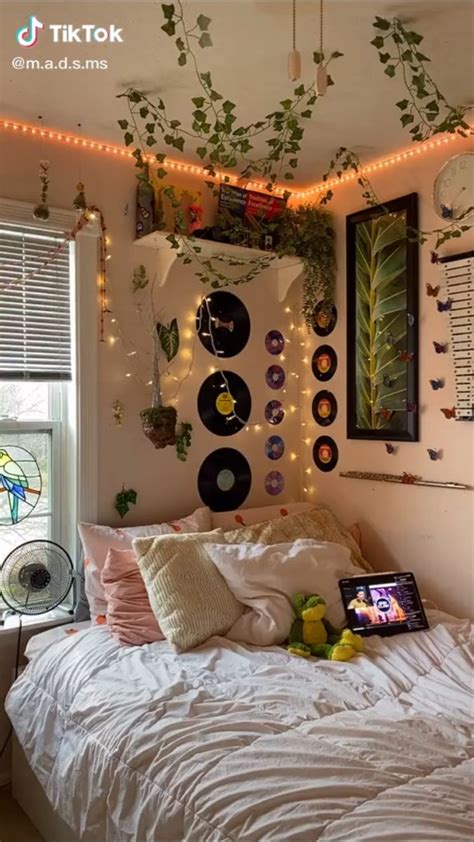 Madisonmadsms On Tiktok 🌼🐝 Room Design Bedroom Retro