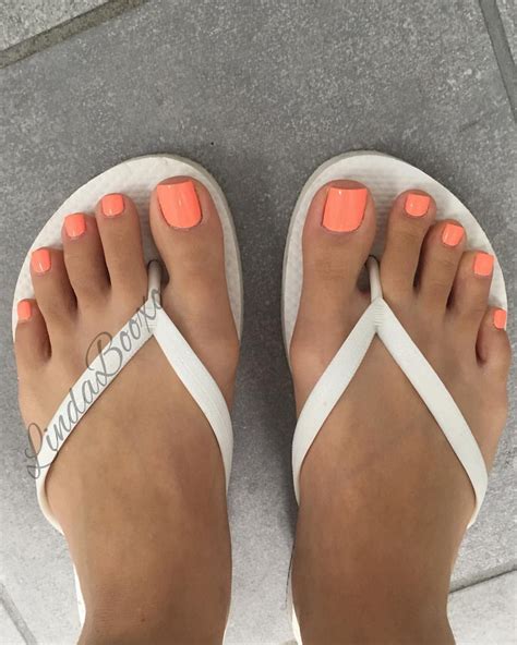 Linda Boo Orange Pedicure Orange Toe Nails Neon Toe Nails Pedicure Colors Toe Nail Color