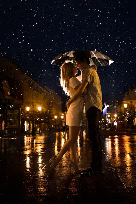 Rain Null Couple In Rain Rain Photography Kissing In The Rain