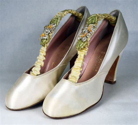 Ivory Peau De Soie 1940s Vintage Bridal Pumps Plus Ribbon Work Shoe