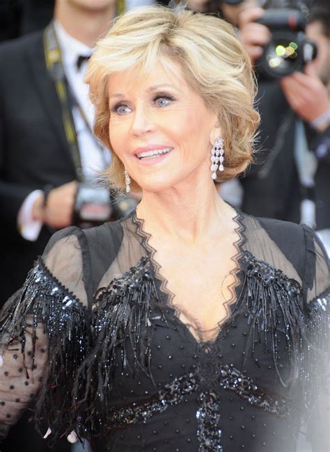 Here's what the here's exactly what jane fonda does to look so young at 83. LYON. Jane Fonda, Prix Lumière, parce qu'elle le vaut bien