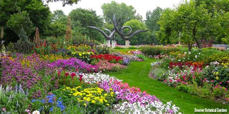4 Milwaukee Gardens For Spring Flowers Travel Wisconsin Botanical
