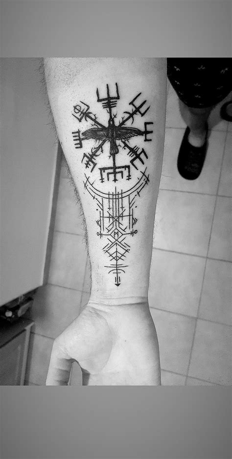 Vegvisir Viking Compass Norse Runic Symbol Of Protection Viking