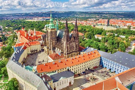 Die ehemalige festung und sitz des königs vratislav ii. BILDER: Die Top 10 Sehenswürdigkeiten von Prag, Tschechien ...