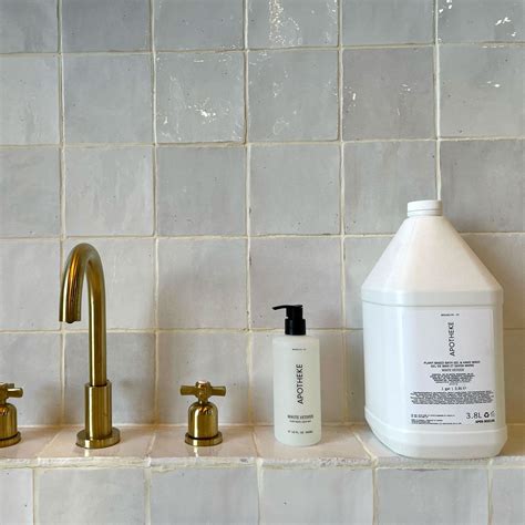 White Vetiver Liquid Soap Refill Gallon Apotheke