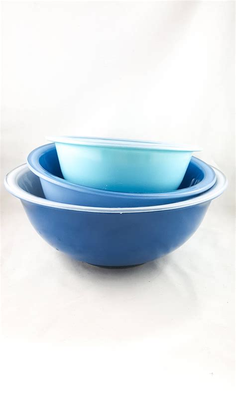 Set Of Three Pyrex Clear Bottom Powder Blue Mixing Bowls