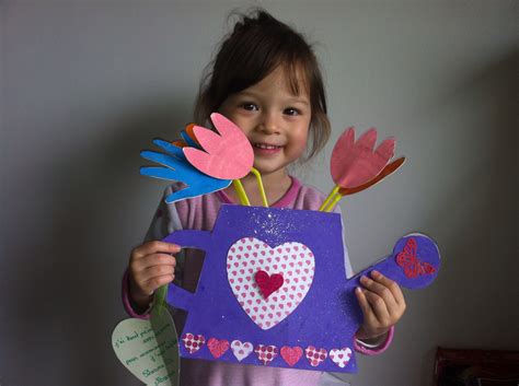 Je pense qu'il s'adaptera parfaitement à une activité scolaire. bricolage enfant fête des mères | Place des bambins *Le blog*