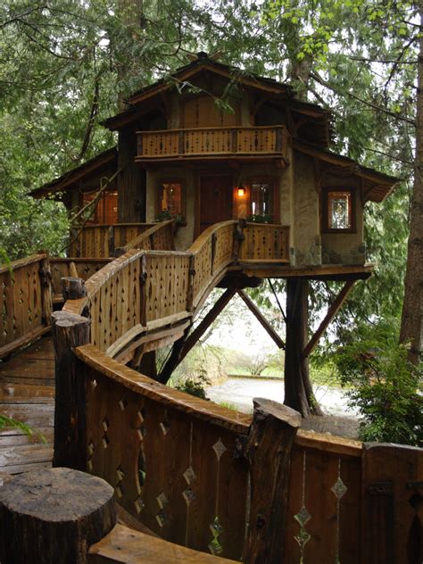 Simple house plans that can be easily constructed, often by the owner with friends, can provide a warm, comfortable environment while minimizing the monthly mortgage. Treehouse Designers Guide: Nelson Treehouse and Supply | HGTV