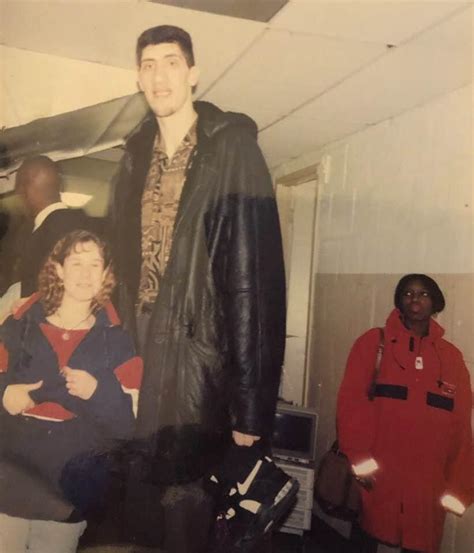 The Tallest Nba Player Gheorghe Muresan Around 1995 1996 Rtall