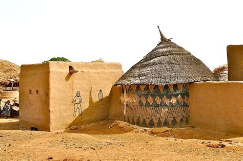 Visitez Tiébélé Un Village Typique Du Burkina Faso Aux Maisons Ornées