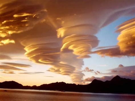 50 Awesome Natural Phenomena That Will Blow Your Mind Nature Clouds