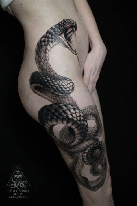 It is just unique with two snakes presenting the death cycle. Pin on Tatuajes mujeres
