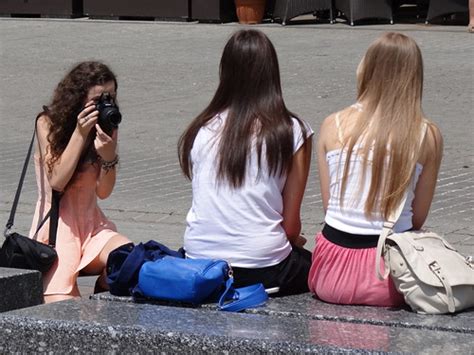 Teenage Girls Posing For A Photo Rynek Market Square Flickr