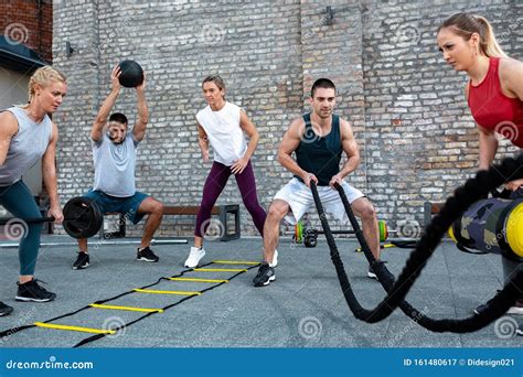 Fitness Group Lifting Hand Weights In Park Stock Photography