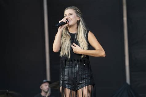 Kelsea Ballerini Says Miss Me More Was A Pivotal Moment For Her