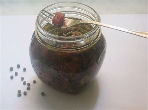 Check spelling or type a new query. non solo pasticci: Tocchetti di prosciutto crudo sott'olio