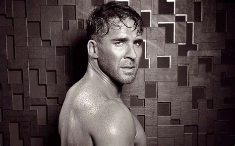 Hugh Sheridan Shows Off Their Tanlines In Naked Shower Photo