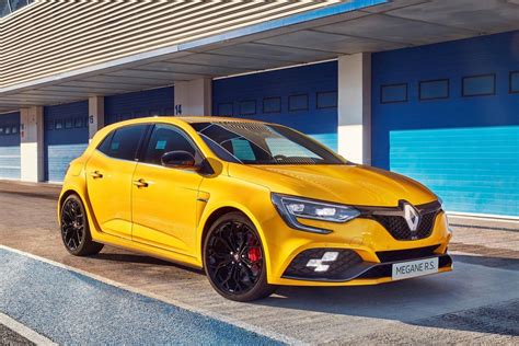 Renault Megane R S Lux 2018 Launch Review Cars Co Za