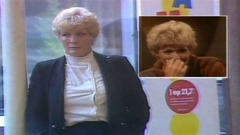 Ralph Inbar's Bananasplit Willem van Hanegem koopt nieuwe auto - YouTube