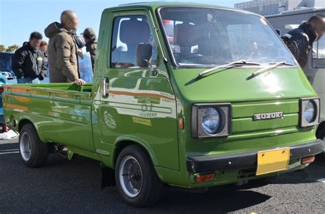 Does anyone have any idea the torque and horsepower specs on a regular 50 cc two stroke engine? Mobil Klasik : Suzuki ST 20 Trontong Truntung …Whatever ...