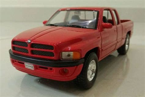 124 Red Yellow Silver Diecast Dodge Ram 1500 Pickup Truck Toy