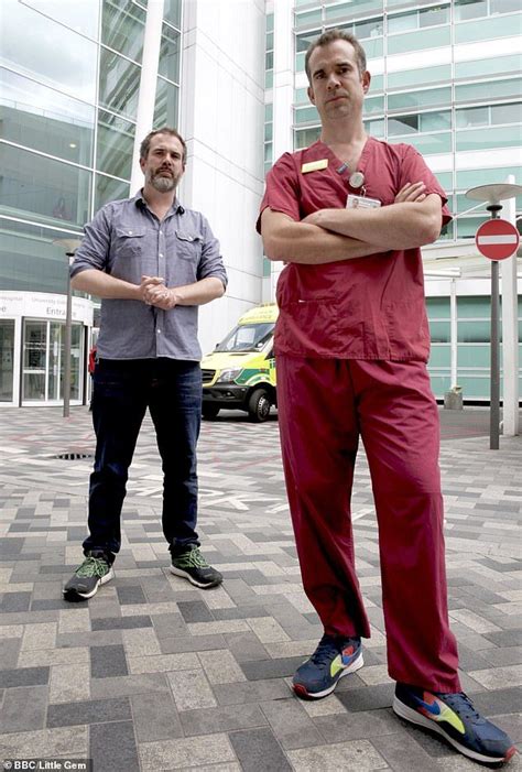 Chris Van Tulleken Watches Doctors Stop His Identical Twin Brother Xands Heart Daily Mail