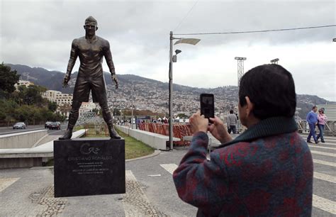 At home with cristiano ronaldo and family (picture: Cristiano Ronaldo unveils statue of himself in Portugal ...