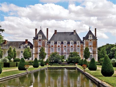 With a length of 1,006 kilometres (625 mi), it drains 117,054 km 2 (45,195 sq mi), more than a fifth of france's land while its average discharge is only half that of the rhône. Grand Siècle Masterpiece, Loire Valley, France | Leading ...