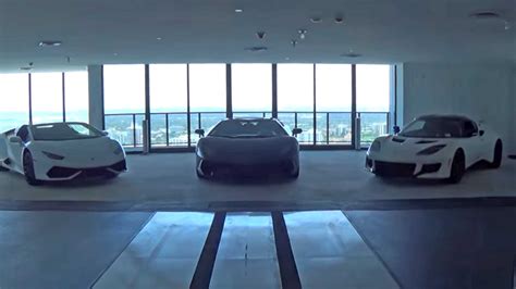 VidÉo Des Supercars à Linterieur De La Porsche Design Tower à Miami