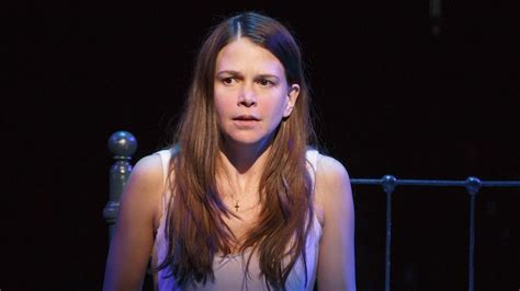 Review Sutton Foster Reinvents Herself In Violet Nbc New York