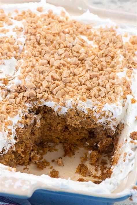 Prepare and bake cake according to package directions for a 2 layer round cake. Gingerbread Poke Cake | Cake mix recipes, Poke cake recipes, Best christmas cake recipe