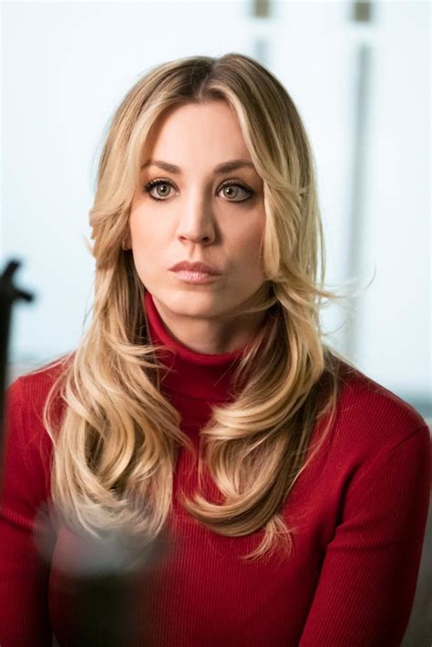 First Look At Kaley Cuoco In Hbos Thriller The Flight Attendant