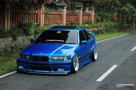 For stopping power, the e36 3 series sedan 328i braking system includes vented discs at the front and vented discs at the rear. Stance BMW 328i E36 front