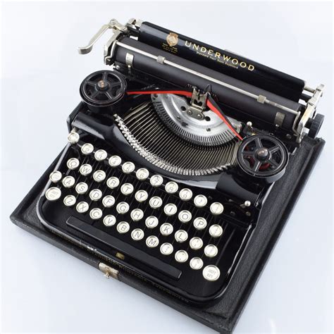 Underwood Standard Portable 4 Bank Typewriter In Glossy Black Mr And Mrs Vintage Typewriters