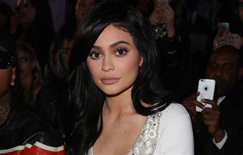 kylie jenner finally steps out and she looks totally pregnant kylie jenner stepping out