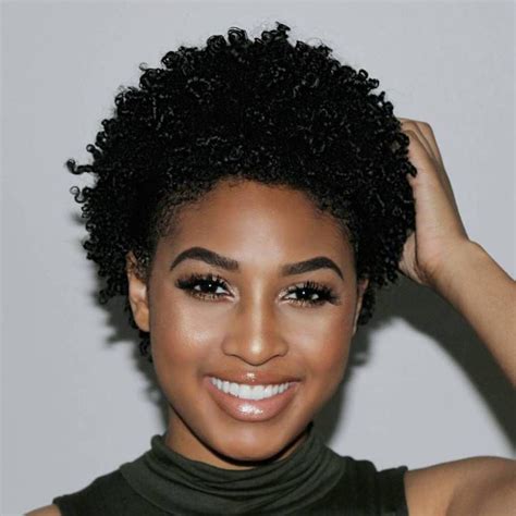 Natural Short Wet Looking Hairstyle Short Curly Hair Curly Hair Styles Short Wigs Curly