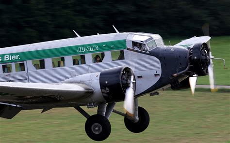 Старинный пассажирский самолет Junkers Ju 52 3m обои для рабочего