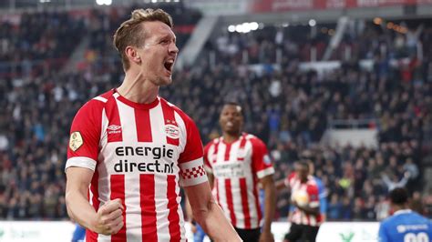 De jong schießt sevilla gegen man united ins finale. Football news - Luuk De Jong leaves PSV for Sevilla in 15 ...