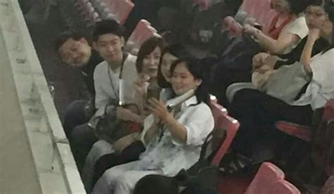 170728 sm town live world tour vi in tokyo dome taemin 태민 テミン flame of love. Closer look Taemin Dad, Mom and older brother Taesun with ...